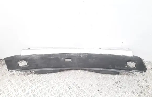 Trunk/boot sill cover protection