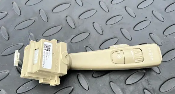 Volvo V70 Wiper control stalk 31264171