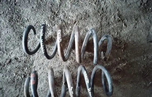 Toyota RAV 4 (XA40) Rear coil spring