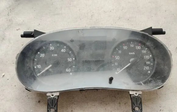 Renault Trafic II (X83) Speedometer (instrument cluster) P8200283194D 281123748 NS8311837M