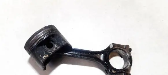 Ford Fiesta Piston with connecting rod