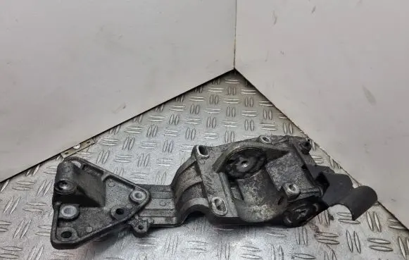 Volvo C70 Generator/alternator bracket 30750940