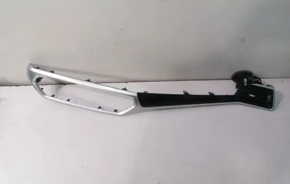 BMW 3 G20 G21 Dashboard glove box trim 6811448