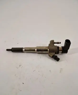 Nissan Navara D23 Fuel injector 166000372R