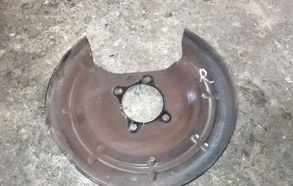 Opel Mokka X Rear brake disc plate dust cover 