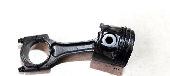 Opel Vectra B Piston with connecting rod 645