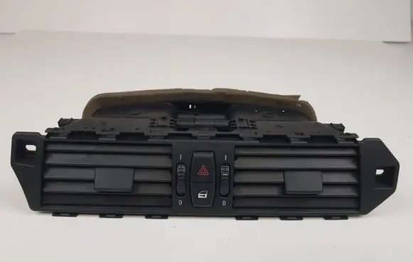 BMW 5 E60 E61 Dash center air vent grill 6910734