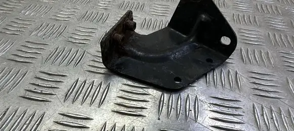 Fender mounting bracket