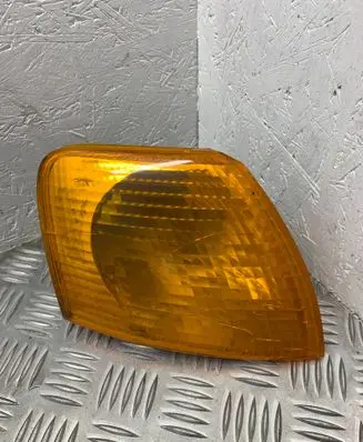 Volkswagen PASSAT B5 Front indicator light 3B0953050