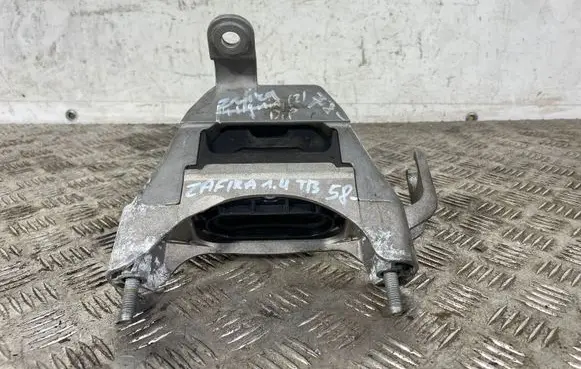 Opel Zafira C Engine mount bracket 13347453