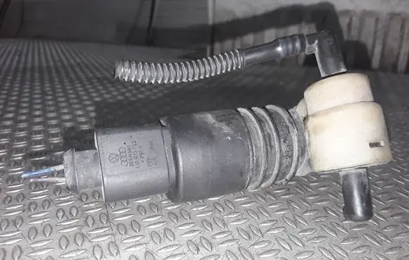 Audi A4 S4 B6 8E 8H Windscreen/windshield washer pump 1J0973722