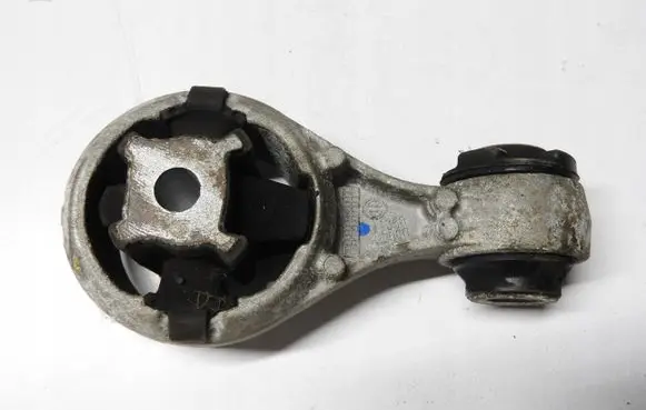 Nissan X-Trail T31 Engine mounting bracket M9RC830