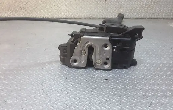 Renault Megane III Rear door lock