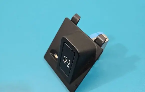 BMW iX3 G08 USB socket connector 8711939 IMPRK1520548