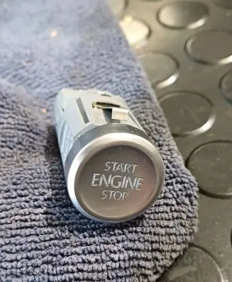 Volkswagen PASSAT B8 Engine start stop button switch