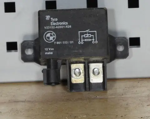 BMW 5 F10 F11 Coolant fan relay 766150301 7661503