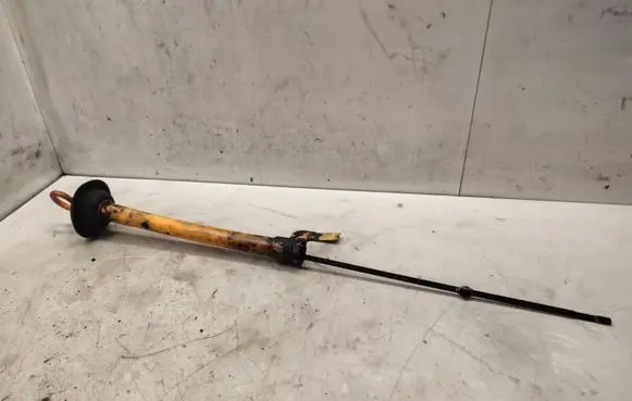 Volkswagen Golf V Oil level dip stick 