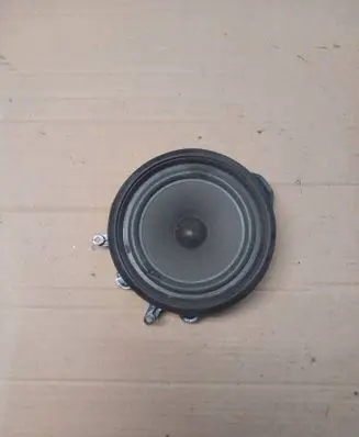 Seat Exeo (3R) Rear door speaker 8E0035411