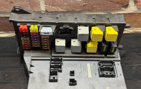 Mercedes-Benz Sprinter W906 Fuse module A9069006303 A9069024301 A9069017501