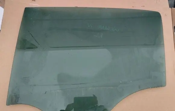 Renault Megane IV Rear door window glass 823017650R