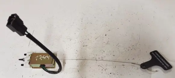 Fuel tank cap lock