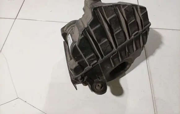 Renault Scenic III - Grand scenic III Air filter box 8200947663
