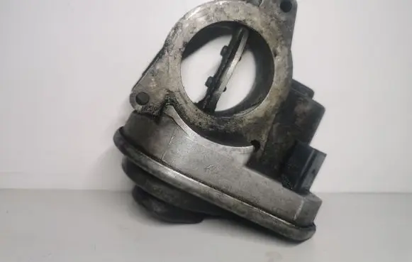 Audi A8 S8 D2 4D Throttle valve 057128063