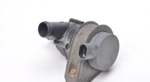 Volvo V40 Water pump 31320347