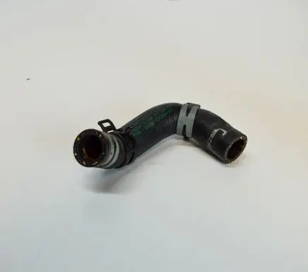 Mercedes-Benz C W204 Engine coolant pipe/hose 667065