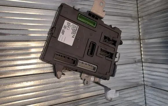 Nissan X-Trail T32 Comfort/convenience module 284B14CB5A 2410021509210026 S180192172B