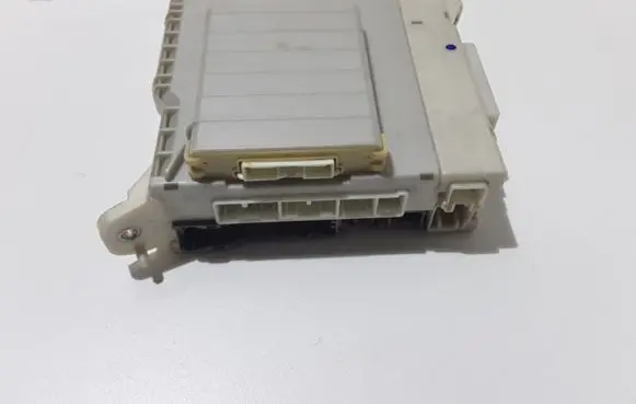 Lexus GS 300 350 430 450H Fuse module 8273030322 5K240695 510200153