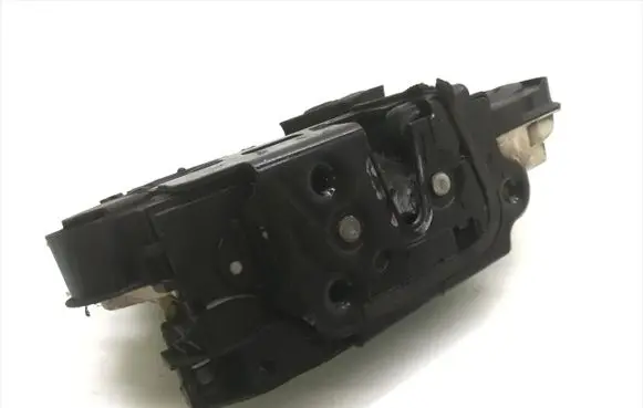 Seat Toledo IV (NH) Front door lock 5E2837016