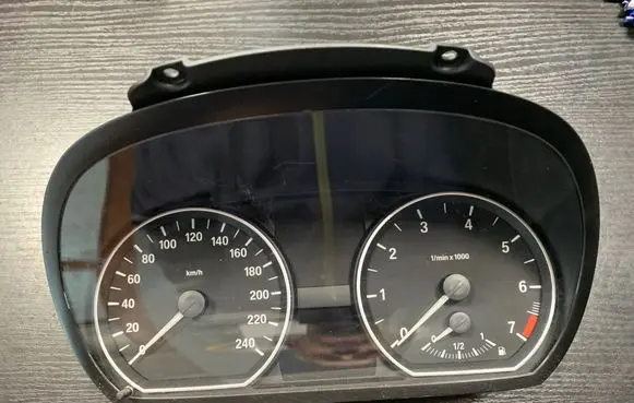 BMW 1 E81 E87 Speedometer (instrument cluster) 1042775