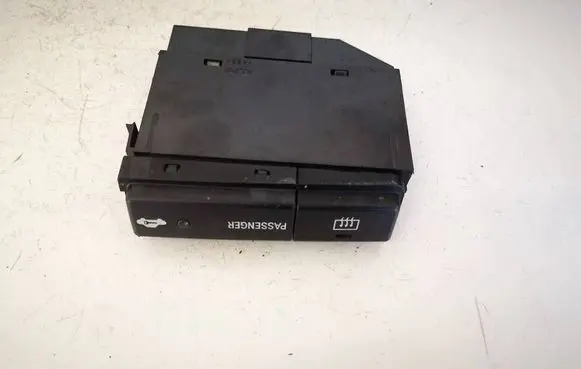 Toyota Avensis T250 Windscreen/window heater switch 8479005130C