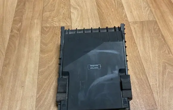 Volkswagen PASSAT B6 Fuse box cover 1K0937132F 014189871 01718006