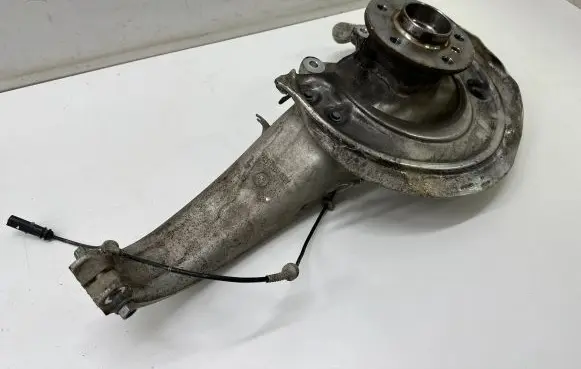 BMW iX Front wheel hub