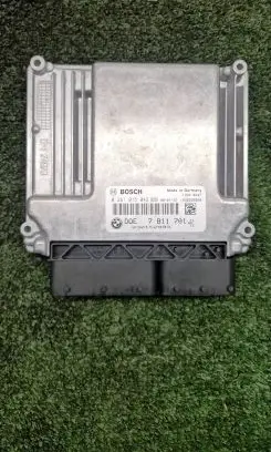 BMW 1 E81 E87 Engine control unit/module 7811701 0281015042