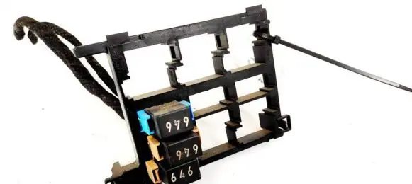 Volkswagen Touran II Fuse box set 7N0937503