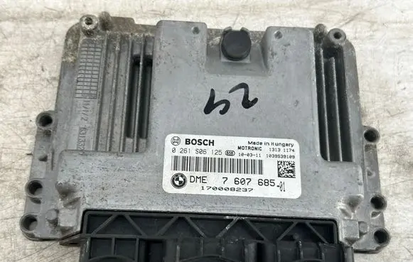 Volvo V60 Engine control unit/module 7607685 170008237 0261S06125
