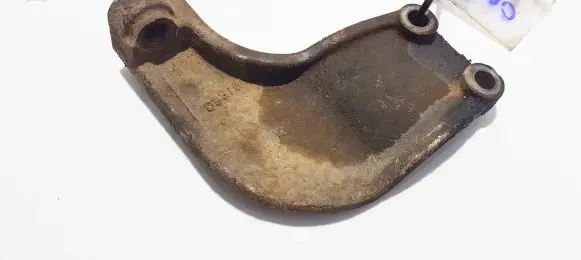 KIA Carnival Engine mounting bracket d3g18