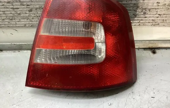 Skoda Octavia Mk2 (1Z) Rear/tail lights 1Z5945112A 1Z5945096A