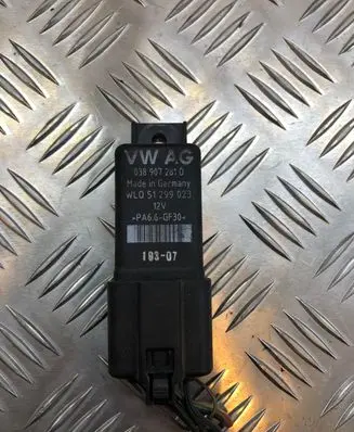 Volkswagen Golf V Glow plug pre-heat relay 038907281D