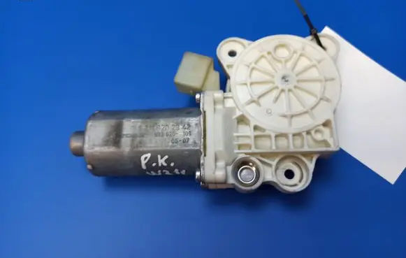 Mercedes-Benz E W211 Front door window regulator motor A2118202942 993626101 0130821970