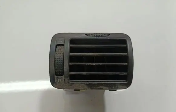Volkswagen PASSAT B5 Dash center air vent grill 3B0819703