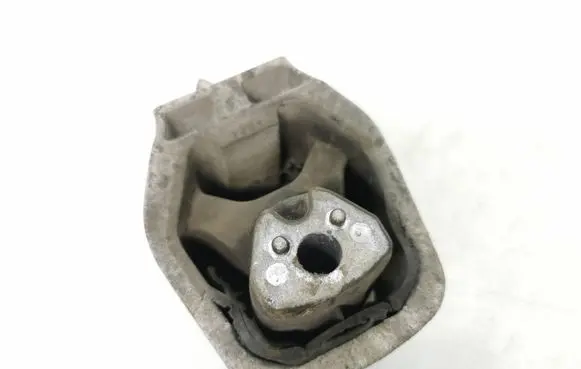 Mercedes-Benz A W169 Engine mount bracket
