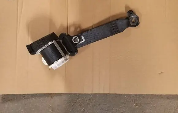 Toyota Yaris Rear seatbelt 