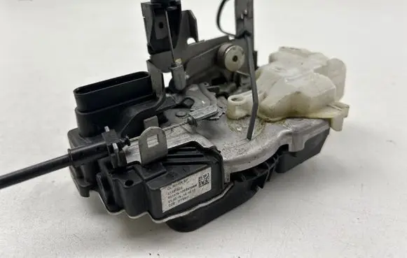 Volvo S40, V40 Front door lock 31391823 933374108
