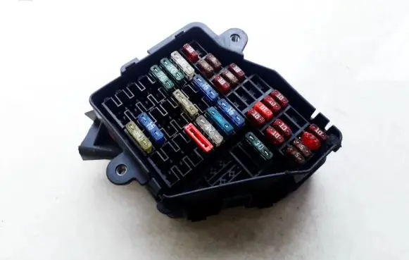 Volkswagen PASSAT B5 Fuse box set