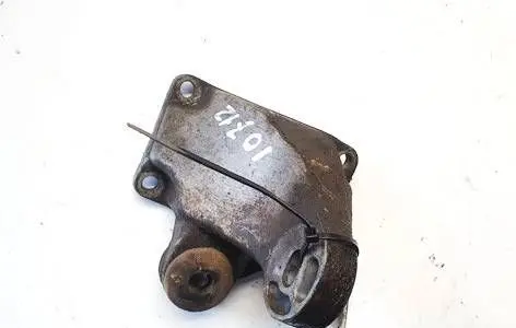 Engine mounting bracket