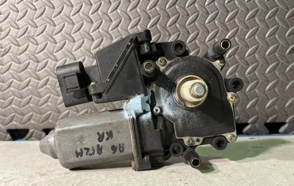 Audi A6 S6 C4 4A Rear door window regulator motor 4A0959801